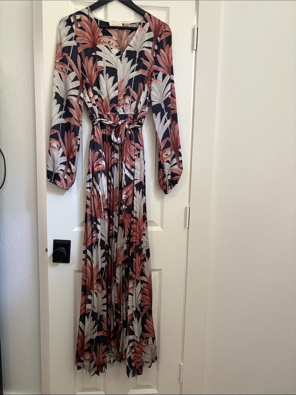 MELLODAY Black Maxi Dress with Rust and White Leaf Print